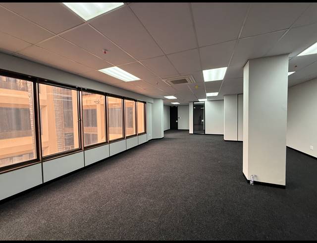 129M² OFFICE TO LET IN PARKTOWN